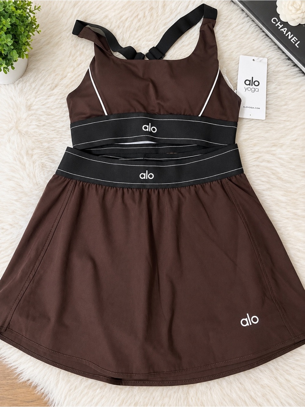 ALO Yoga set
Brown Active Dress with Black Waistband and White Logo